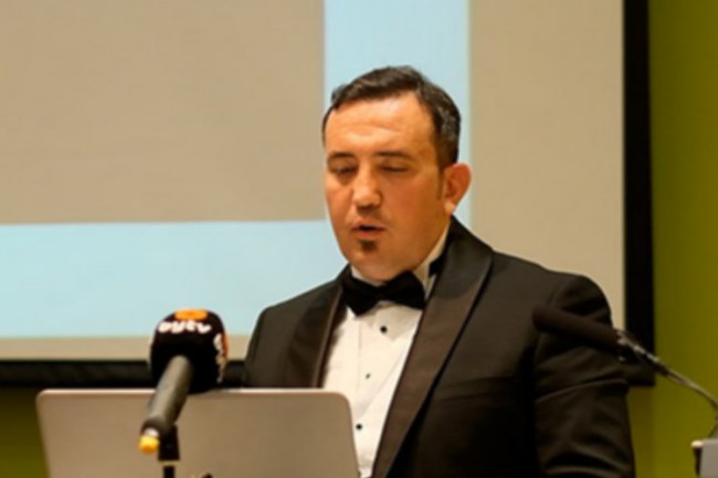 Türk profesör İngiltere'de hayran bıraktı