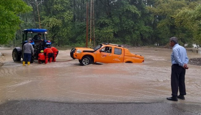 Zonguldak'ta AFAD aracı selde mahsur kaldı