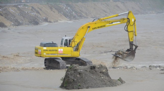 Alaplı'da taşkın riskine karşı tüm ekipler seferber edildi