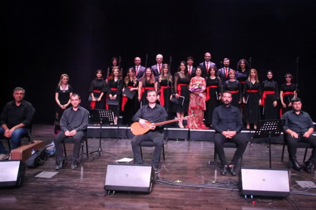 Kocaeli'de Büyükşehir THM Korosu'ndan türkü ziyafeti