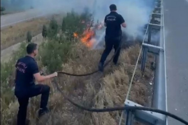 Muğla'dan dönen Kocaeli İtfaiyesi İzmir'de bir yangına müdahale etti