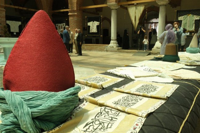 Padişahların dualı gömlekleri Bursa'da sergileniyor