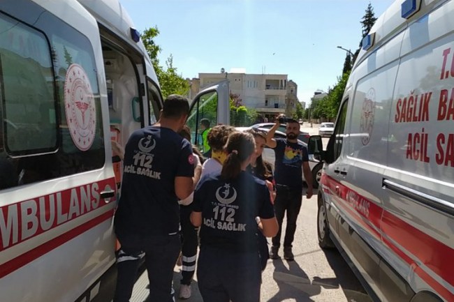 Adıyaman'da otomobiller kavşakta çarpıştı: 2 yaralı