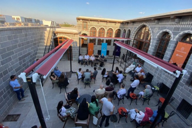 Diyarbakır'da ‘'Medeniyetler ve Bilim Tarihinde İslam Aydınlanması'' söyleşisi