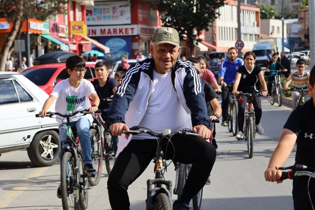 Kayseri Yahyalı Belediyesi'nden çocuklara karne eğlencesi
