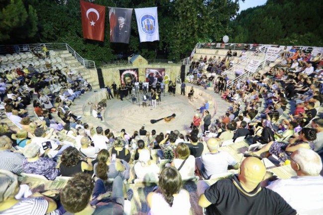 Sivas Katliamı Efes Selçuk'ta sessiz yürüyüş ile anıldı