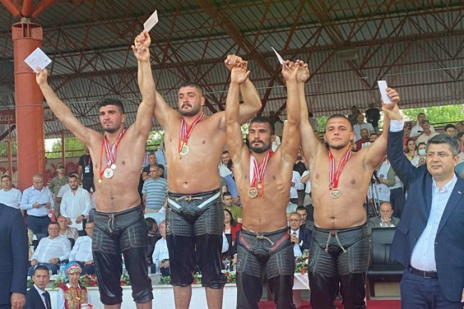 Türkiye'nin en genç başpehlivanı Sakarya'dan
