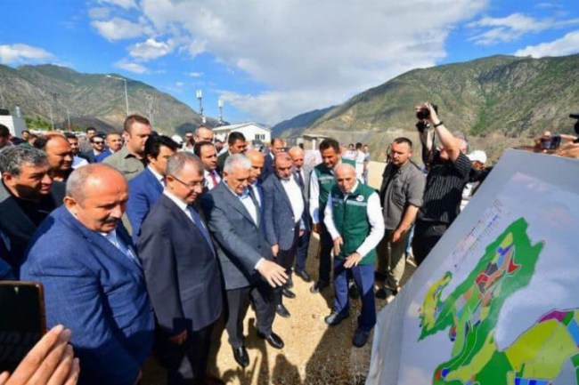 Binali Yıldırım Artvin'de Yeni Yusufeli'yi inceledi