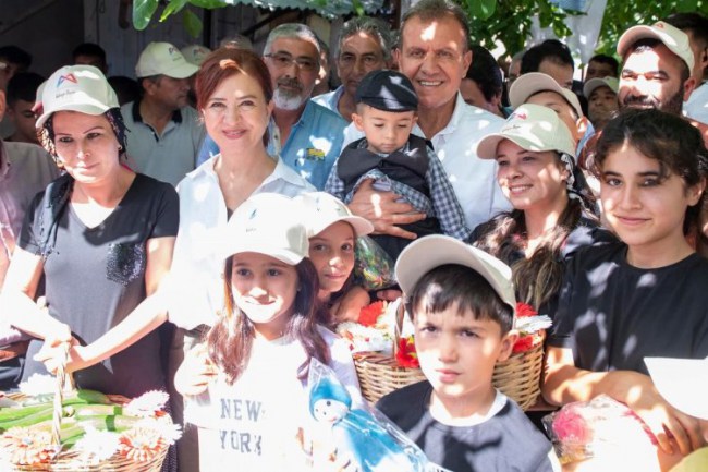 Başkan Seçer'e Erdemli'de görkemli karşılama