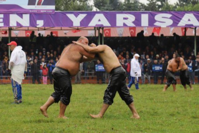 Perşembe Yaylası'nda tarihi gün! Pehlivanlar kıyasıya yarıştı