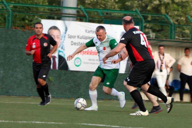 Kocaeli'de Başkan Büyükakın'dan futbol resitali