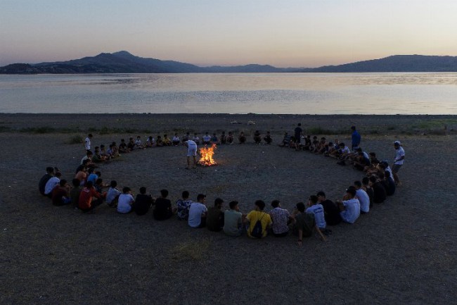 Hazar'da gençlerin kamp coşkusu