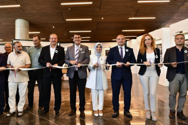 Srebrenitsa şehitleri Bursa Osmangazi'de fotoğraflarla anıldı