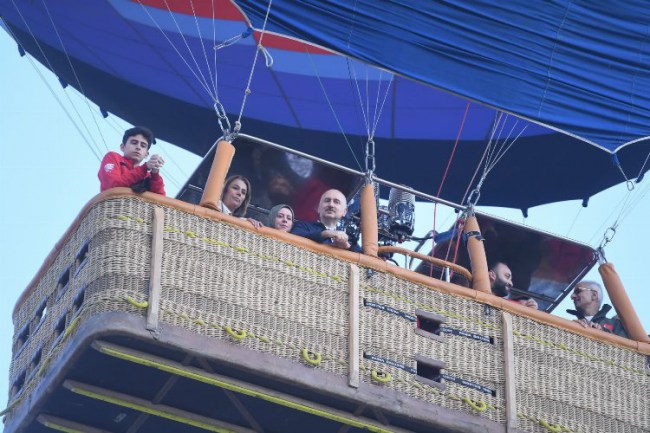 Bakan Karaismailoğlu'nun balon turu keyfi