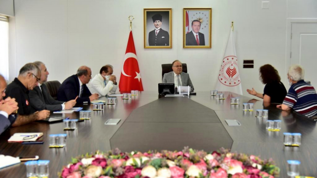 Vali Tutulmaz halk gününde vatandaşı dinledi