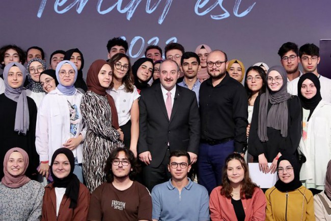 Öğrencilere Bakan Varank'tan burs müjdesi