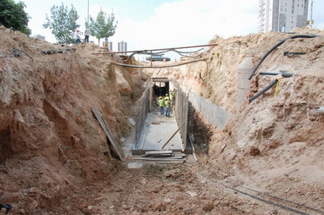 Sarıçam'da taşkınların önüne geçiliyor