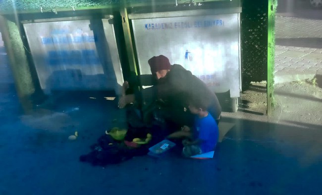 Kdz.Ereğli’de çöp tenekelerini mesken tuttular