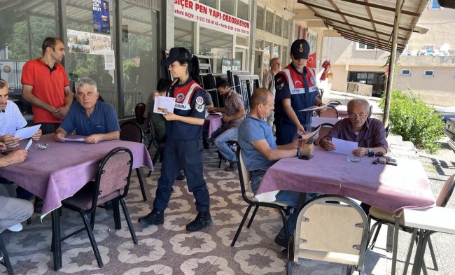 Jandarma anız yakmanın zararlarını anlattı