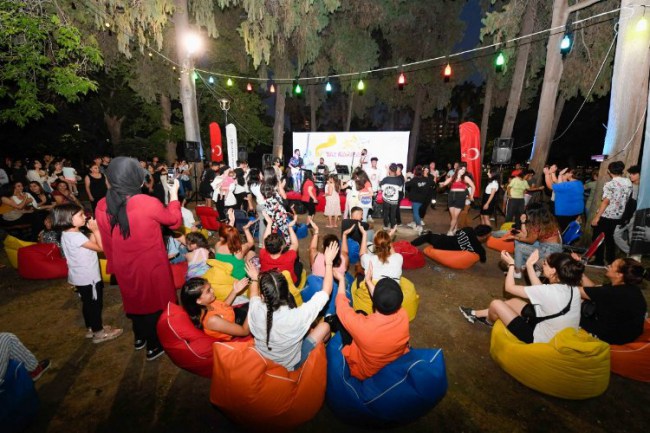 Adana'da Bi Yaz konserleri coşturuyor