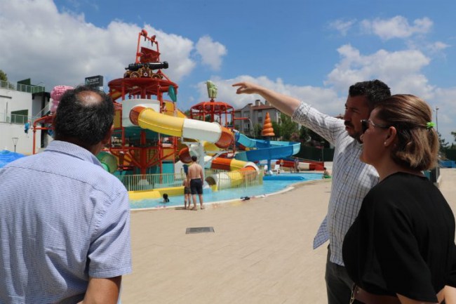 İzmit'te Aquaparkı'a ilgi hizmet saatlerini uzattırdı