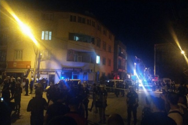 Bursa'da kız kavgasında mahalleli ayağa kalktı, silahlar konuştu!