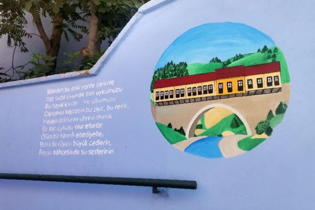 Bursa Osmangazi'de duvarlar tuval oldu