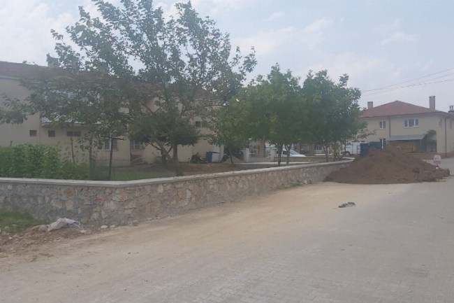 Bilecik Pazaryeri'nde kurum binalarına çevre düzenlemesi