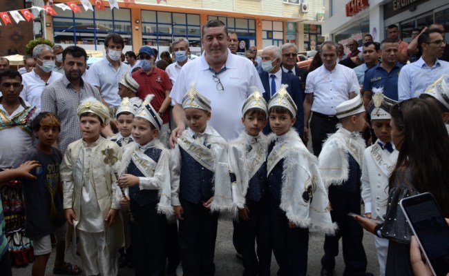 Alaplı Belediyesi 100 çocuğu sevindirdi