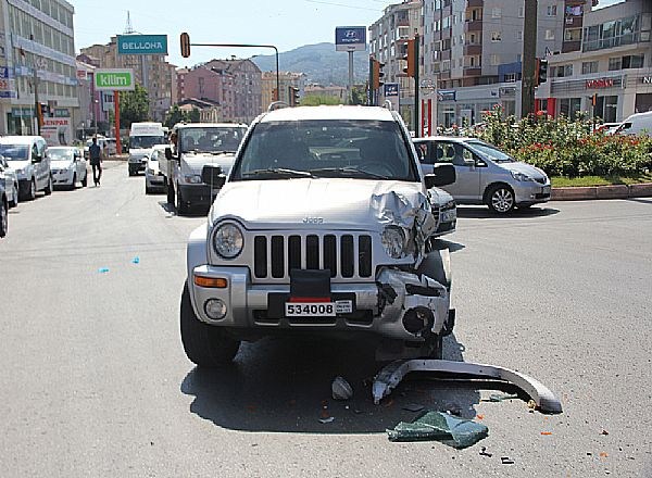 Askeri araç kaza yaptı: 1 yaralı..