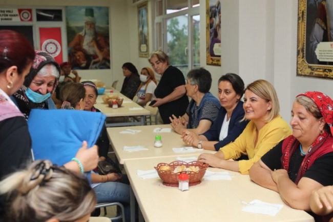 Başkan Hürriyet, Derince'deki canların sofrasında