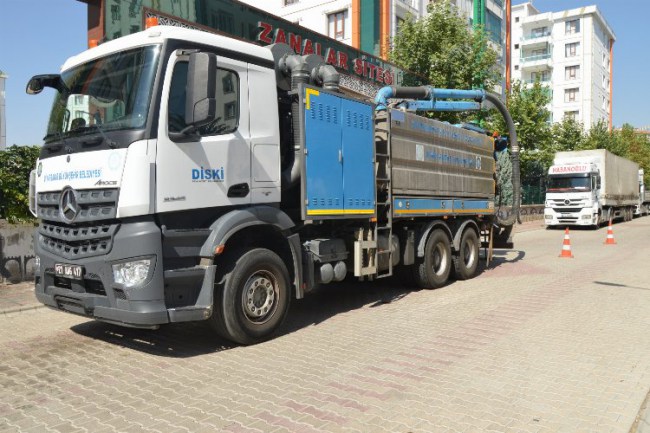 Diyarbakır'da 1,5 milyon metre şebekede temizlik çalışması