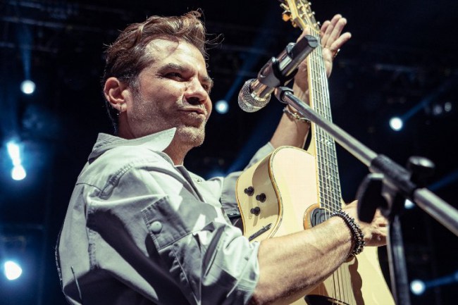 Kenan Doğulu'dan unutulmaz bir konser daha