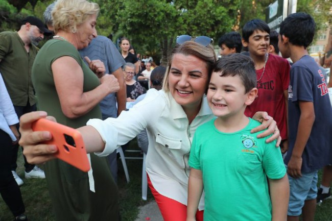 İzmitli Cumhuriyet Parkı'na sahip çıkıyor!