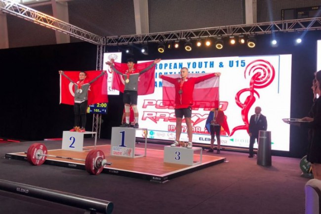 Furkan Orhan'dan halterde 3 gümüş madalya