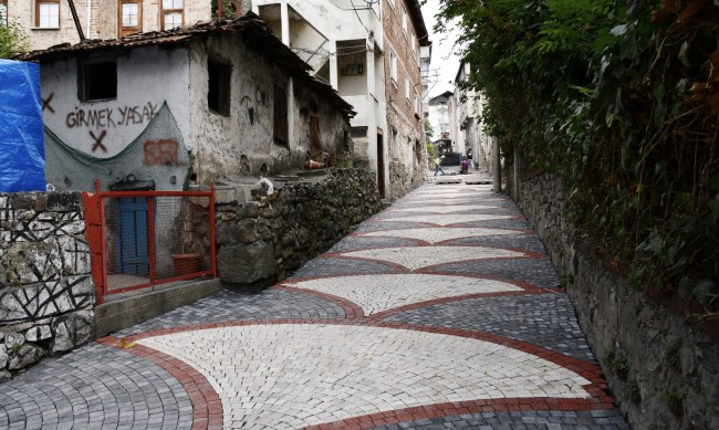 Kdz.Ereğli Osman Zeki Oral sokağa deniz kızı heykeli ve sokak düzenlemesi