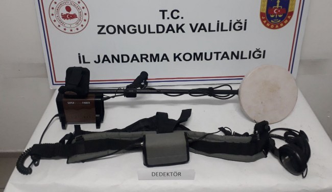 Zonguldak’ta ormanlık alanda define ararken yakalandılar