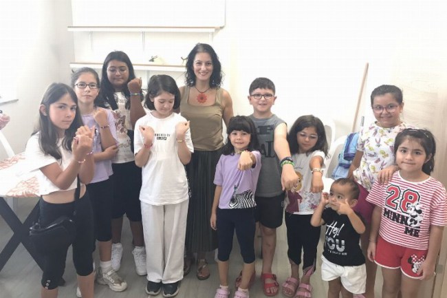 İZGİM'de çocukların takı tasarım keyfi