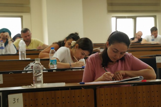 Bursa Yıldırım'da memur adaylarına KPSS provası