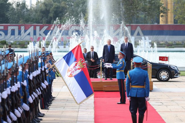 Cumhurbaşkanı Erdoğan'a Sırbistan'da 7 pare top atışı