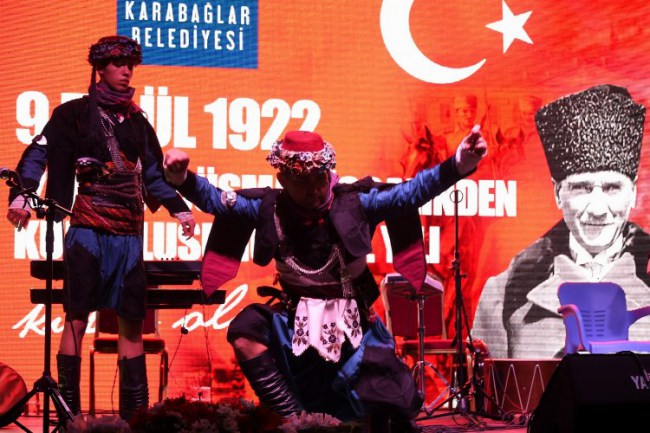 İzmir Karabağlar'da Kurtuluşun 100. yılı coşkusu