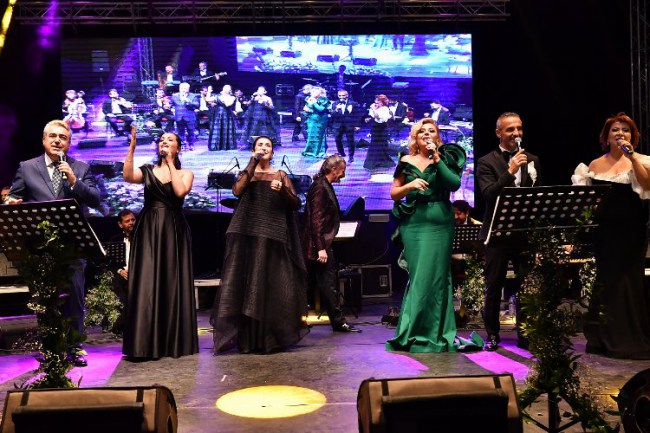 Bursa Osmangazi'den Zeki Müren'e vefa gecesi