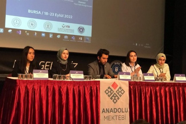 Bursa'da 'Anadolu Mektebi' yazar okumalarına devam