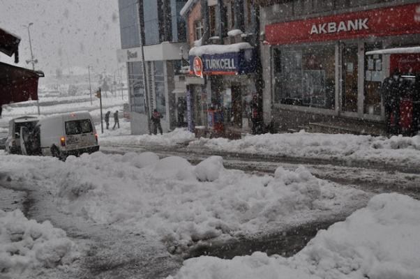 Eyvah kar geliyor!..
