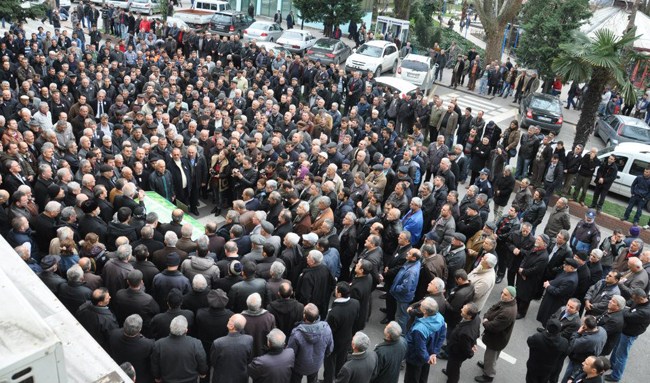 Seni şiirlerinle anacağız Güngör abi..