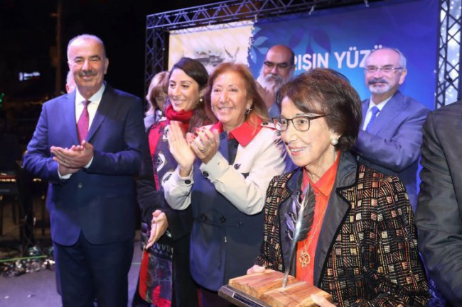 2. Cumhurbaşkanı İsmet İnönü'nün kızına Mudanya'dan 'Barış Yolu' ödülü