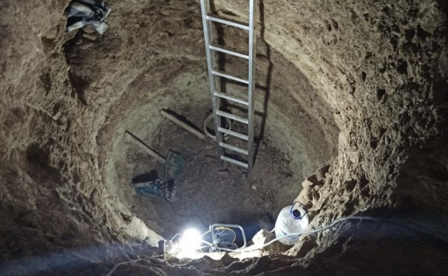 Gökçebey’de defineciler kayayı deldi