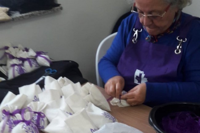 Kocaeli'de lavantaları İZGİM'li kadınlar sanata dönüştürüyor