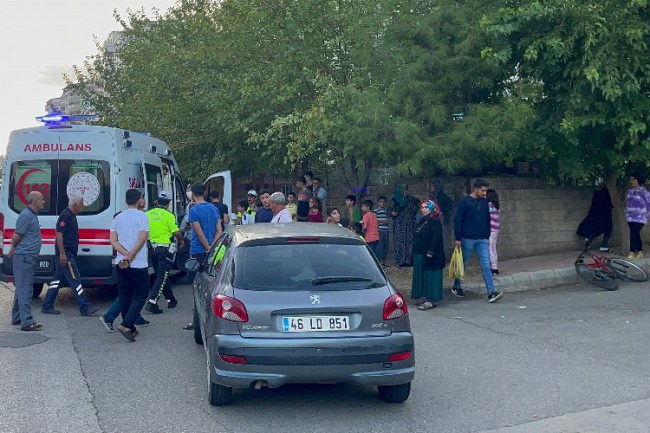 Adıyaman'da elektrik bisiklet sürücüsü otomobile çarptı