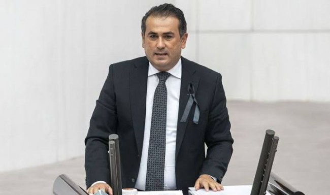 Demirtaş: “Emekli torunundan kaçıyor”